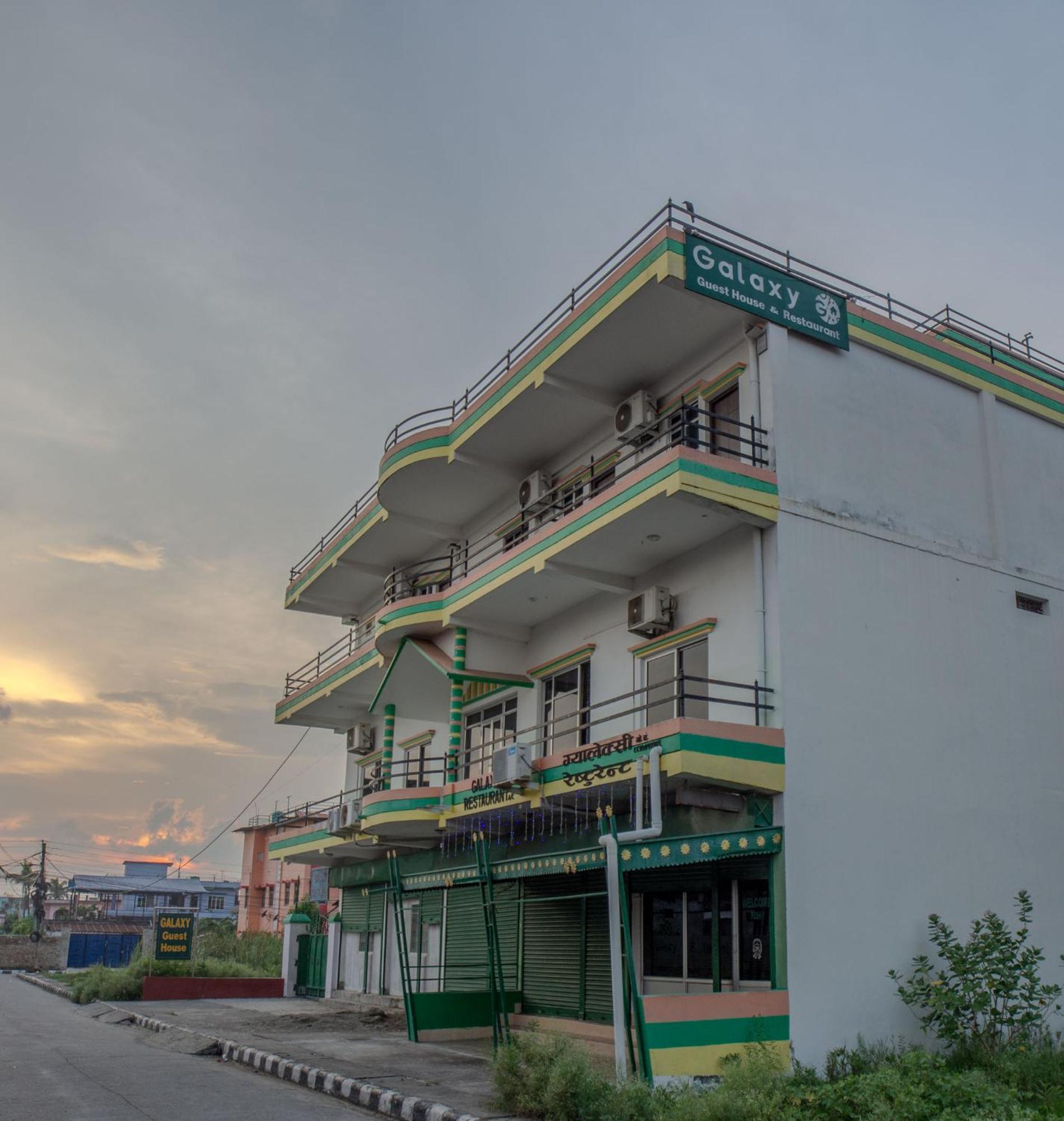 Galaxy Guest House Bhairāhawā Eksteriør billede