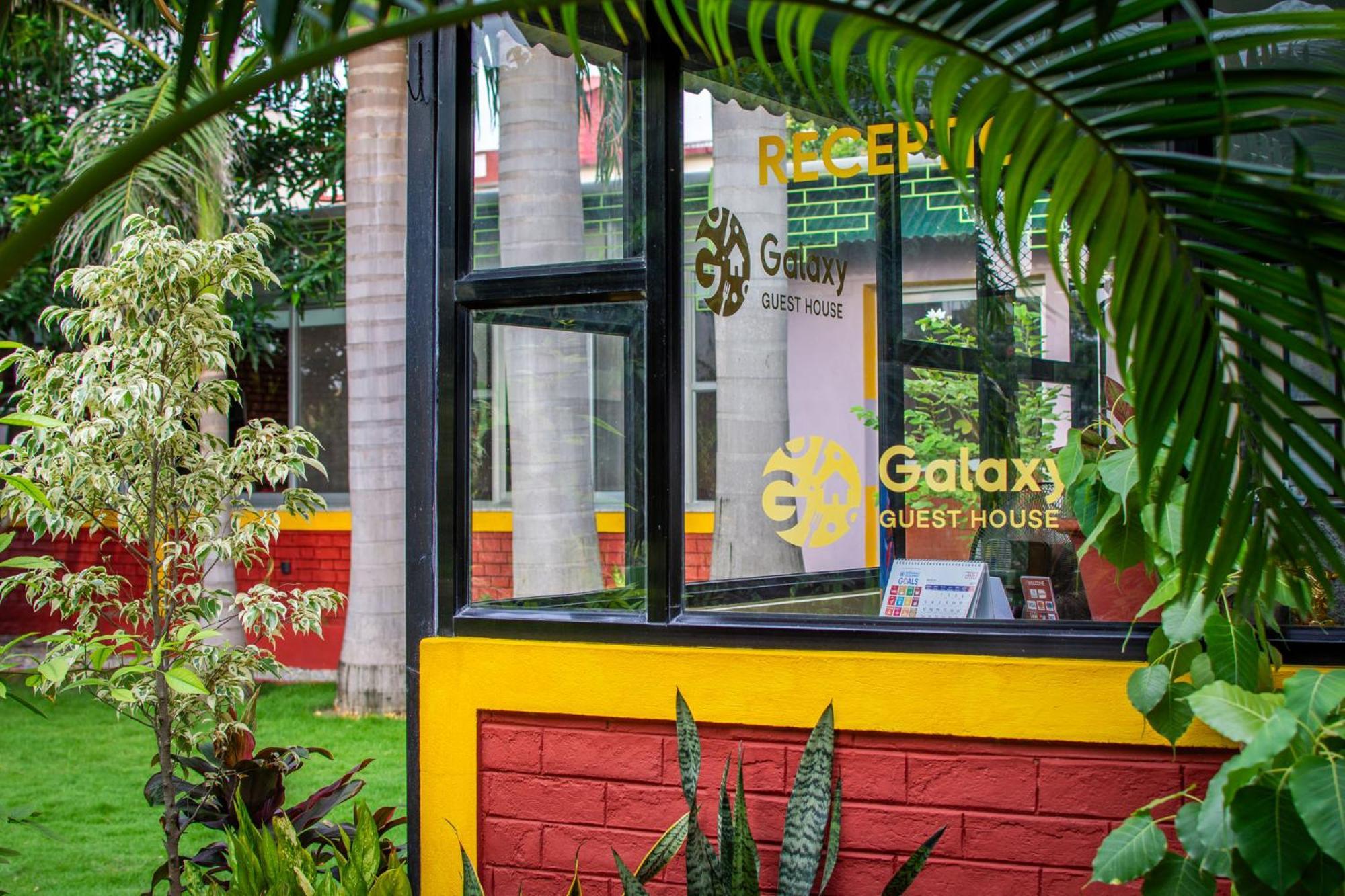 Galaxy Guest House Bhairāhawā Eksteriør billede