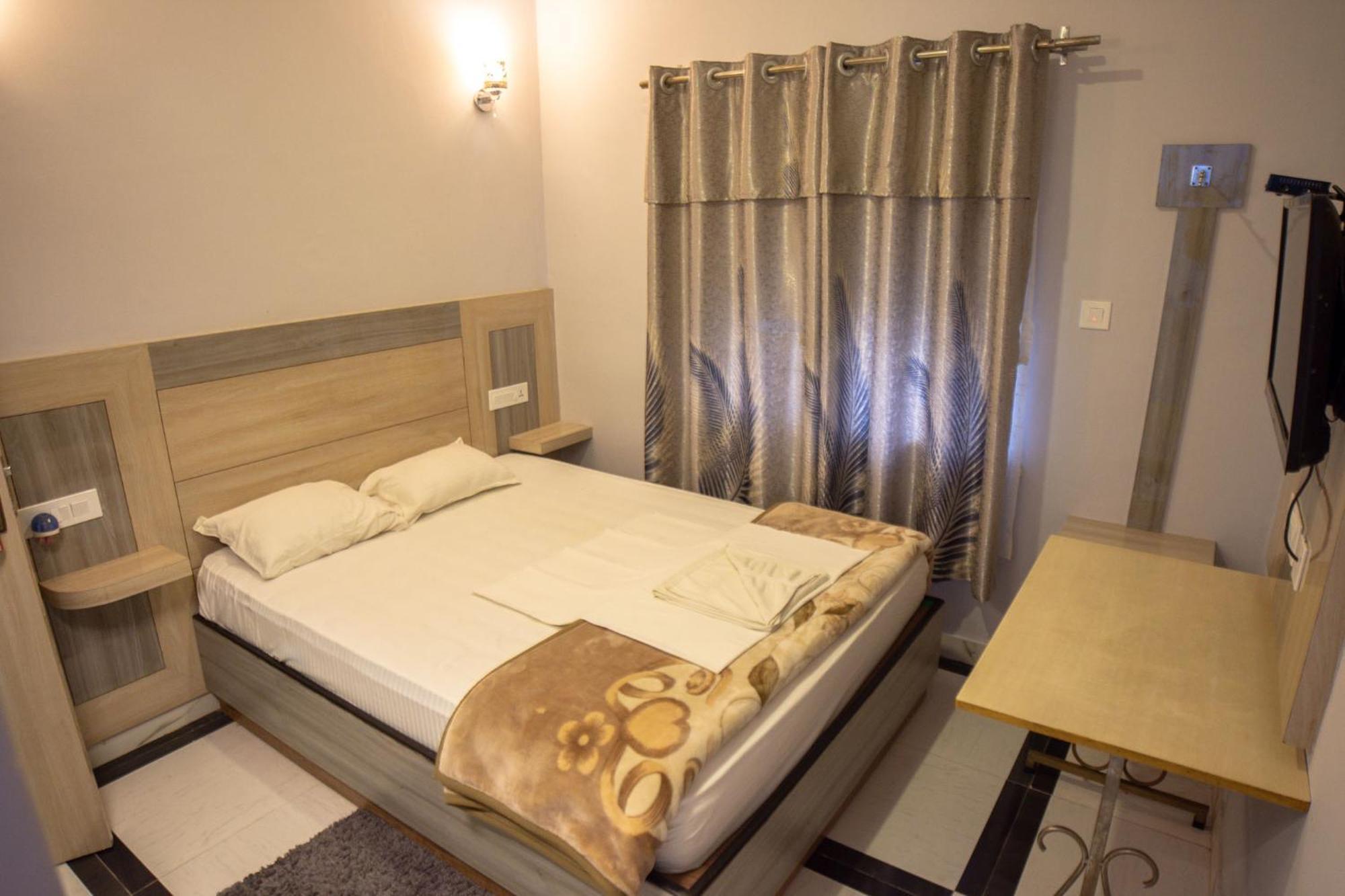 Galaxy Guest House Bhairāhawā Eksteriør billede